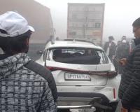 ईस्टर्न पेरीफेरल एक्सप्रेस-वे पर घने कोहरे के पहले ही दिन हुआ हादसा, दो अलग-अलग स्थानों पर टकराए कई वाहन
