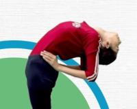 रीढ़ की हड्डी को लचीला बनाए 'अर्द्धचक्रासन', जानें इसके चमत्कारी फायदे