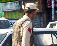 जम्मू-कश्मीर पुलिस की काउंटर-इंटेलिजेंस विंग ने कई जगहों पर छापेमारी की