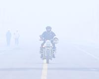 घने कोहरे और प्रदूषण की दोहरी मार: दिल्ली-एनसीआर में हालात बेहद गंभीर, एक्यूआई ‘अति-गंभीर’ श्रेणी में