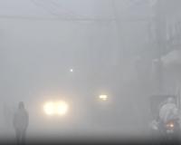 UP में कड़ाके की ठंड और कोहरे का सितम जारी: कई जिलों में इंटर तक के स्कूल बंद