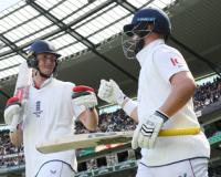 एशेज में इंग्लैंड का ऐतिहासिक पलटवार: ऑस्ट्रेलिया को मेलबर्न में 4 विकेट से दी शिकस्त; 14 साल बाद कंगारुओं के घर में जीता टेस्ट