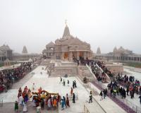 नए साल पर युवाओं में धार्मिक पर्यटन का बढ़ा रुझान, काशी, मथुरा, अयोध्या में लाखों की संख्या में पहुंच रहे युवा 