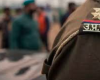 मेरठ में युवक ने दरोगा पर चढ़ाई कार, भाई ने थाने में किया मारपीट