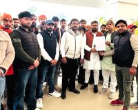 बांग्लादेश में हिंदुओं पर अत्याचार के विरोध में सहारनपुर में प्रदर्शन, राष्ट्रपति के नाम ज्ञापन सौंपा