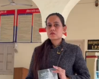 मुज़फ्फरनगरः सैनिक की पत्नी ने लिखी किताब ‘आशिवी’, हादसे में शहीद जवान और सम्मान पर उठाए सवाल