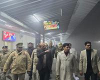 मुजफ्फरनगर में कड़ाके की ठंड में आधी रात स्टेशन पहुंचे डीएम, बेसहारा लोगों को रैन बसेरों में भेजने के सख्त निर्देश