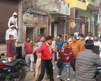 शामली में रंजिश के चलते टिफिन सप्लाई कर लौट रहे युवक पर बेरहमी से हमला, वीडियो वायरल  