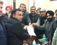 परिवहन विभाग में भ्रष्टाचार के खिलाफ व्यापारियों का हल्लाबोल: आरटीओ को सौंपा सीएम के नाम ज्ञापन, फिटनेस सेंटर और डीएल प्रक्रिया पर उठाए सवाल