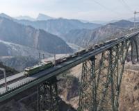 भारतीय सेना ने एक विशेष सैन्य ट्रेन के माध्यम से कश्मीर घाटी में टैंक, तोपें और इंजीनियरिंग उपकरण सफलतापूर्वक पहुंचाए