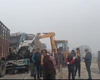 अमेठी: लखनऊ-वाराणसी हाईवे पर भीषण हादसा; ट्रक पलटने से एक के बाद एक टकराए 7 वाहन, 2 की मौत, 16 घायल