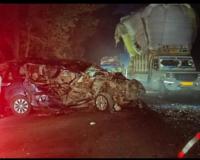 बाराबंकी में अर्टिगा कार और ट्रैक्टर-ट्रॉली की भीषण टक्कर, एक की मौत, कई घायल