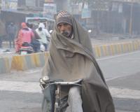 शामली: ठंड का प्रकोप, शहर में अलाव न होने से राहगीरों और मजदूरों को भारी परेशानी