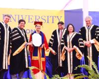 नोएडा एमिटी विश्वविद्यालय के दीक्षांत समारोह में पीयूष गोयल ने छात्रों को दिया राजनीति में आने का आह्वान