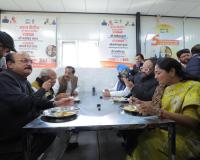 दिल्ली में 'अटल कैंटीन' का आगाज: अब मात्र 5 रुपये में मिलेगा भरपेट पौष्टिक भोजन... जरूरतमंदों को बड़ी राहत