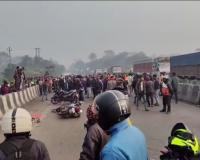  बालू तस्कर ने बाइक सवार को रौंदा, पिता की मौत, बेटी बाल-बाल बची