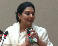 संसद परिसर में कुत्ता लेकर पहुँची कांग्रेस सांसद रेणुका चौधरी: बोली-'काटने वाले संसद में, कुत्ते नहीं'; BJP ने जताई आपत्ति