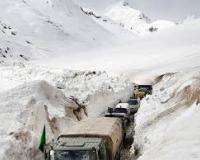 कश्मीर को लद्दाख से जोड़ने वाले महत्वपूर्ण पर्वतीय गलियारे ज़ोजिला दर्रे पर न्यूनतम तापमान -17 डिग्री सेल्सियस तक गिरा