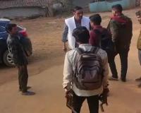   बिजली काटने गया लाइनमैन बना बंधक, चार घंटे तक दबंगों के कब्जे में रहा कर्मचारी