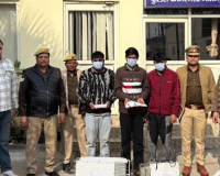 नोएडा पुलिस ने 13 शातिर अपराधियों को किया गिरफ्तार, मोबाइल टावर चोरी, अवैध शराब व असलहा बरामद