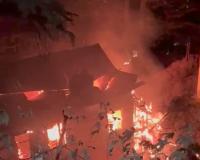 दिल्ली: नरेला औद्योगिक क्षेत्र में जूता फैक्ट्री में लगी आग