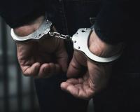 शराब के नशे में धुत्त युवकों ने की बस पर पत्थरबाज़ी, तीन गिरफ्तार