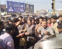 मेरठ में अतिक्रमण हटाने पहुंची नगर निगम टीम का विरोध, होटल मालिक को आया हार्ट अटैक