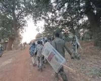 धर्मांतरित का शव दफनाने को लेकर हुई हिंसक झड़प के बाद  गांव छावनी में हुआ तब्दील, स्थिति नियंत्रण में