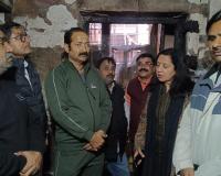 मुजफ्फरनगर: दालमंडी अग्निकांड में नगरपालिका अध्यक्ष ने लिया हालात का जायजा, पीड़ित परिवार को मदद का आश्वासन