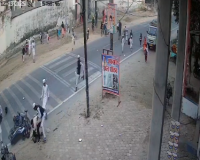 मुजफ्फरनगर में बाइक की टक्कर से छात्रा 20 फुट दूर जा गिरी, घटना सीसीटीवी में कैद