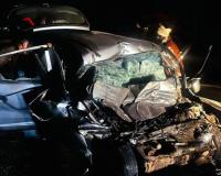 शाहगढ़ मार्ग पर भीषण टक्कर: तेज रफ्तार कार ट्रक से भिड़ी, परिवार के पांच लोगों की मौके पर दर्दनाक मौत