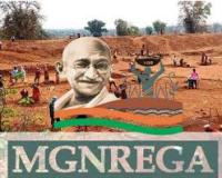 मनरेगा से गांधी का नाम हटाया, युवा कांग्रेस ने 'गांधीजी अमर रहे' का होर्डिंग संसद भवन के बाहर लगाया