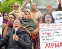 पटना: महिला डॉक्टर का हिजाब खींचे जाने की घटना के विरोध में ऐपवा का प्रदर्शन