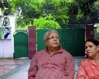 बिहार में गमला विवाद: नीरज कुमार ने लालू-राबड़ी से पूछा- किसके आदेश से सरकारी आवास से हटाए गए गमले..?