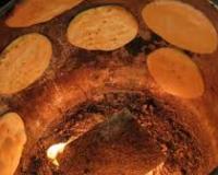 रोटी बनाने के दौरान शर्मनाक हरकत? मऊ के ढाबे का वीडियो वायरल