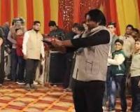 नोएडा बारात घर में हर्ष फायरिंग! पिस्टल लोड करते ही चली गोली!