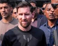 मुम्बई के वानखेड़े स्टेडियम में फुटबॉल आइकन मेस्सी का हुआ जोरदार स्वागत