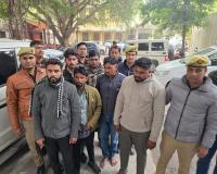 कानपुर: पॉर्न वीडियो का डर दिखाकर लोगों से वसूली करने वाला साइबर गिरोह बेनकाब, दो भाई समेत पांच गिरफ्तार