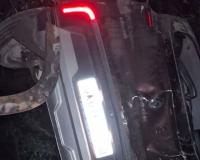 मंडल रोड पर खाई में समाई कार! पुलिस की मानवीय कार्रवाई से तीन युवकों की बची जान, रातभर चला बचाव अभियान