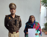 मेरठ: साइबर हेल्पडेस्क की बड़ी कार्रवाई, ठगी के 35 हजार रुपये पीड़िता को वापस दिलाए