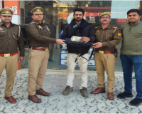 मेरठ: टीपी नगर पुलिस ने गुम हुआ 4 लाख रुपये से भरा बैग बरामद कर लौटाया