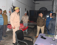 मेरठ: जिलाधिकारी व एसएसपी ने रैन बसेरों का रात्रि निरीक्षण किया, जरूरतमंदों को कम्बल वितरित