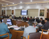 मेरठ: आयुक्त भानु चन्द्र गोस्वामी ने विकास परियोजनाओं, राजस्व वाद, आरटीई दाखिले व कूड़ा प्रबंधन की मंडलीय समीक्षा की