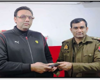 मेरठ: थाना नौचन्दी पुलिस ने गुम हुआ मोबाइल बरामद कर युवक को सौंपा