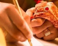 मेरठ में 'लिव-इन' पार्टनर का हाई-वोल्टेज ड्रामा: ससुराल की चौखट पर 10 घंटे का धरना, पुलिस के अल्टीमेटम पर मिली घर में एंट्री