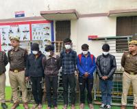 नोएडा: सोसायटी की लोहे की ग्रिल और बेंच चुराने वाले गैंग का पर्दाफाश, 5 शातिर अभियुक्त गिरफ्तार