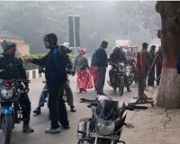 बीएचयू परिसर में पेड़ से टकराई बाइक, एक की मौत दो घायल