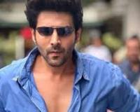 ‘तू मेरी मैं तेरा, मैं तेरा तू मेरी’ के ट्रेलर लॉन्च से पहले कार्तिक आर्यन ने लिया भगवान से लिया आशीर्वाद