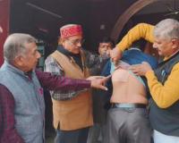 डांट से नाराज़ छात्र ने स्कूल गेट पर शिक्षक पर किया चाकू से हमला, नानी कोतवाली में फूट-फूटकर रोई