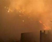 प्रदूषण के खतरों के बीच दिल्ली में गाजीपुर लैंडफिल साइट पर लगी आग...अफरा-तफरी का माहौल